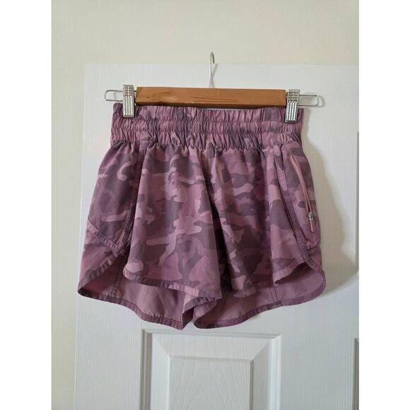 Lululemon Track Short, Mid Rise 4 Pink Camo 3.5" - Picture 1 of 9